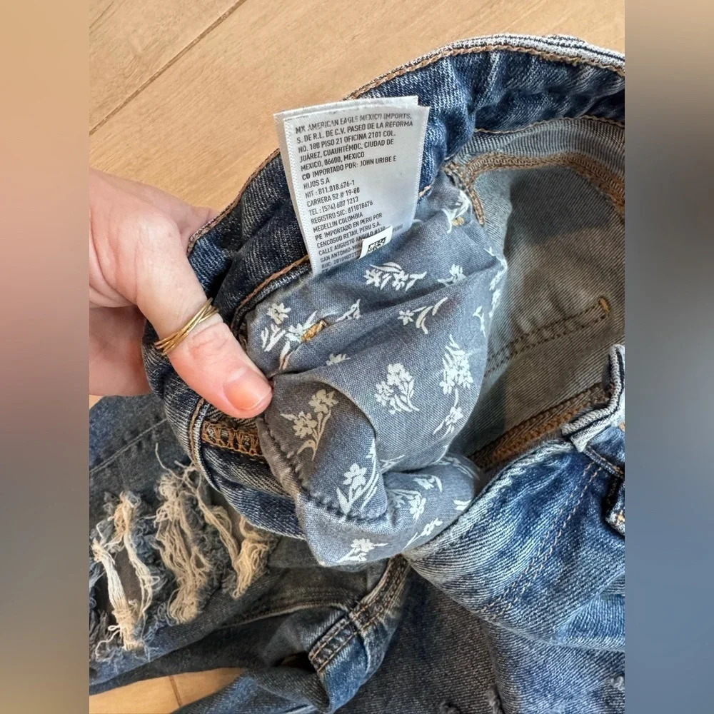 American Eagle Outfitters Ripped Blue Denim Jeans, Stretch - Picture 4 of 13
